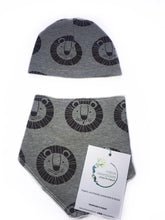 Load image into Gallery viewer, New Baby Gift Set (Beanie &amp; Bib)
