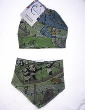 Load image into Gallery viewer, New Baby Gift Set (Beanie &amp; Bib)
